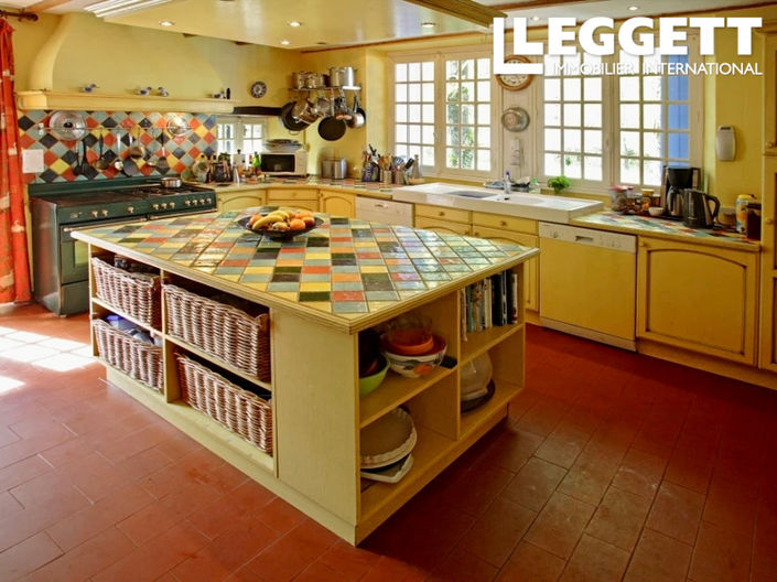 Image No.4-12 Bed House for sale