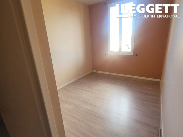 Image No.8-10 Bed House for sale