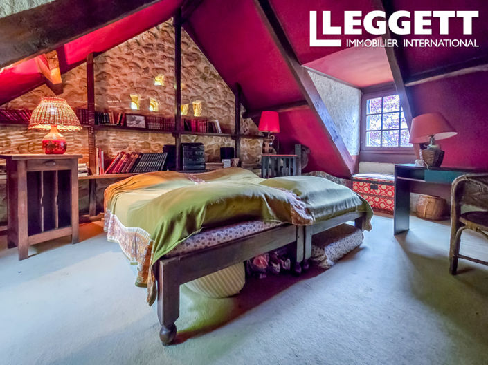 Image No.9-6 Bed House for sale