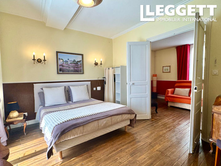 Image No.4-8 Bed House for sale