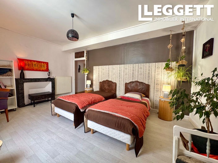 Image No.6-8 Bed House for sale