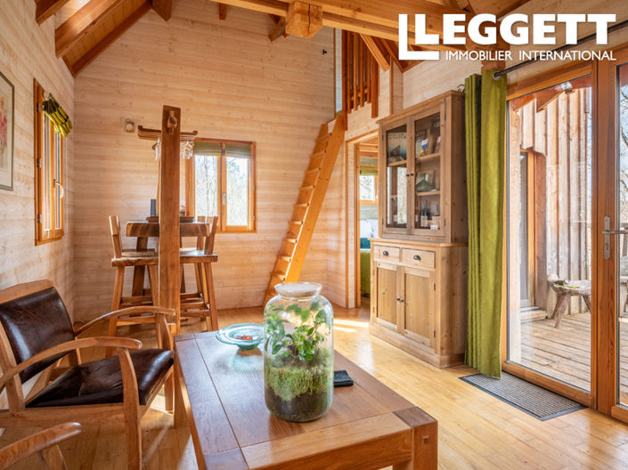 Image No.8-8 Bed House for sale