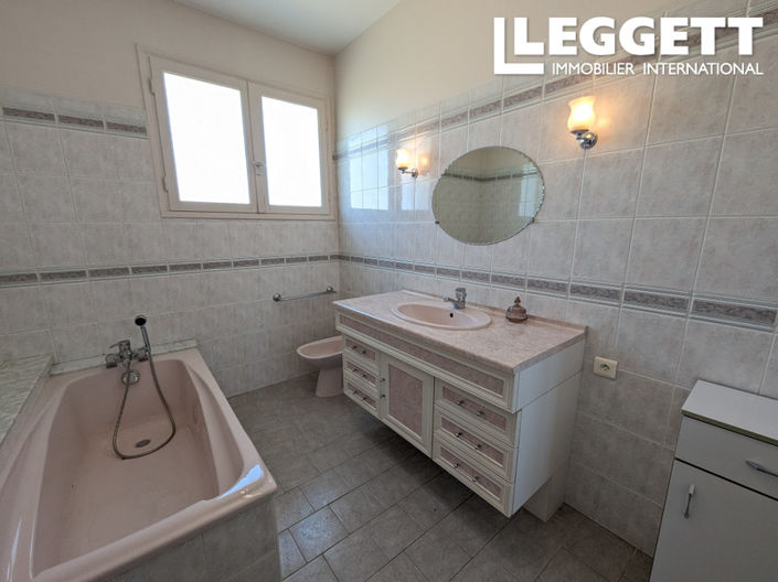 Image No.6-5 Bed House for sale