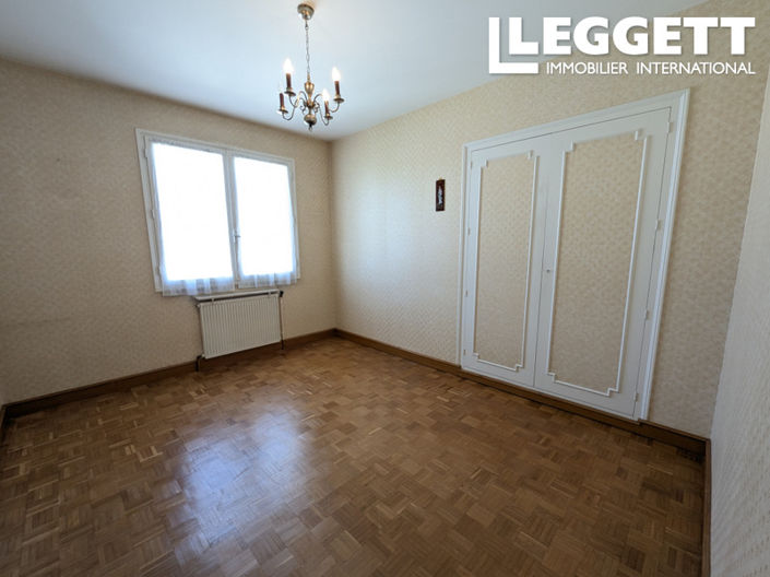 Image No.7-5 Bed House for sale