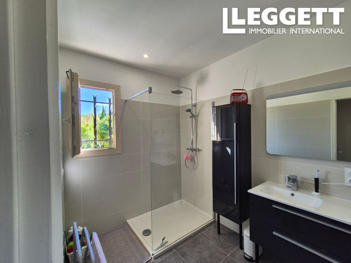 Image No.10-3 Bed House for sale