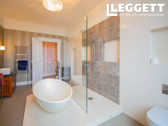 Image No.7-7 Bed Chateaux for sale