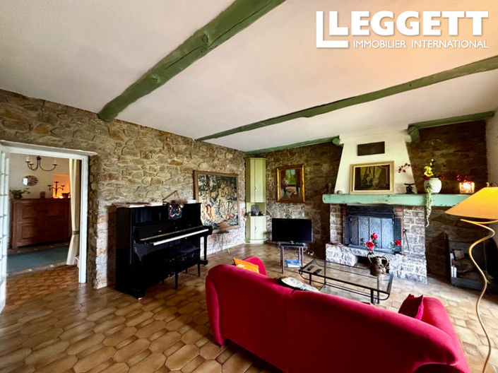 Image No.8-6 Bed House for sale