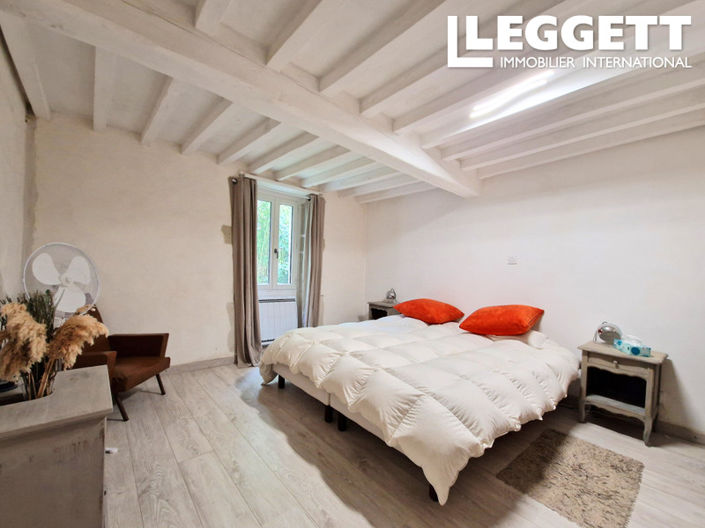 Image No.8-6 Bed House for sale