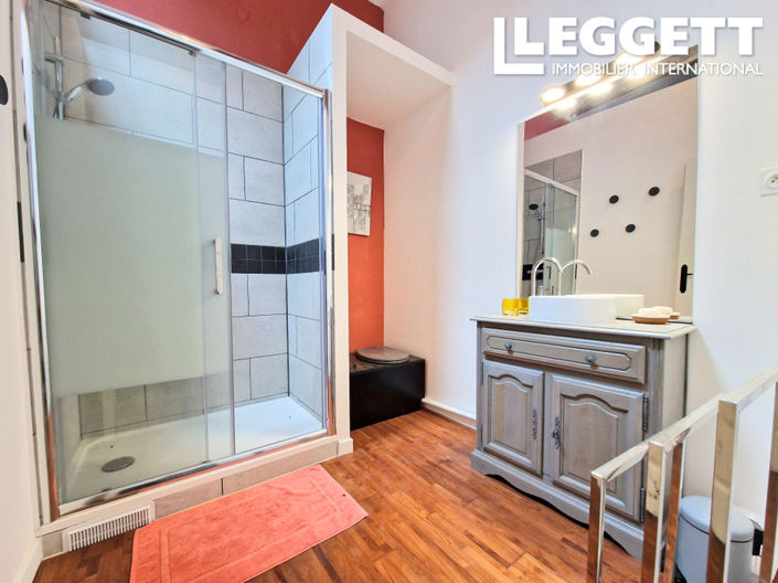 Image No.9-6 Bed House for sale