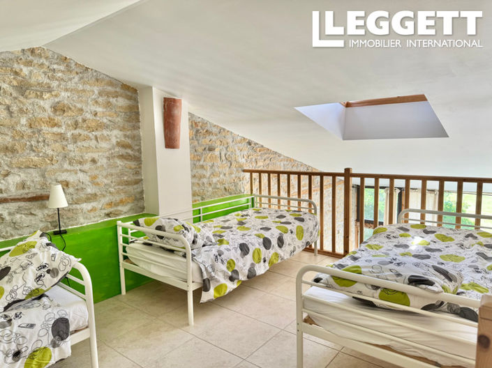 Image No.7-7 Bed House for sale