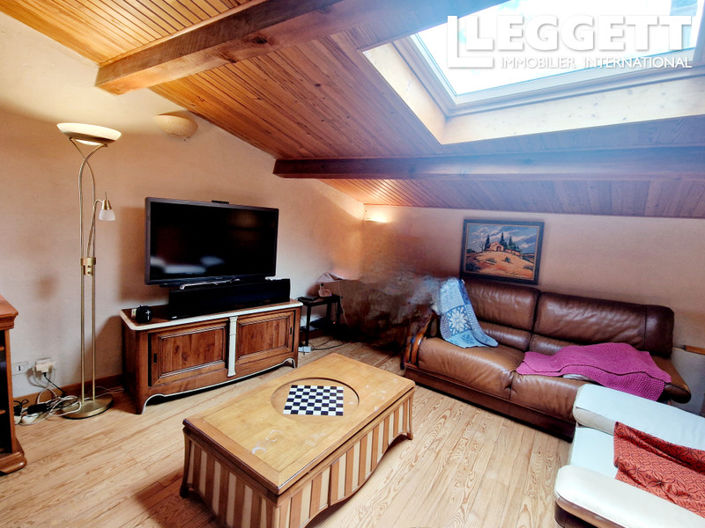 Image No.9-2 Bed House for sale