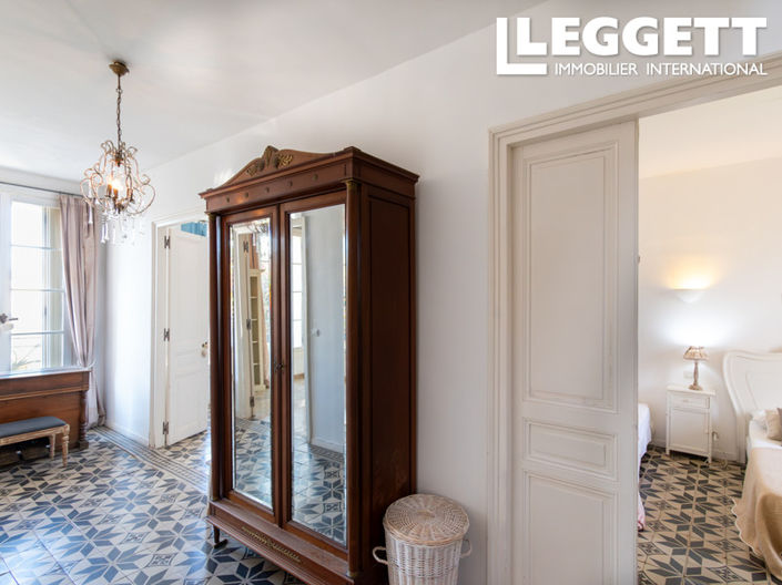 Image No.7-6 Bed House for sale