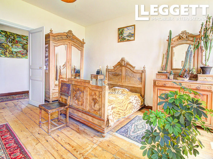 Image No.7-11 Bed Chateaux for sale