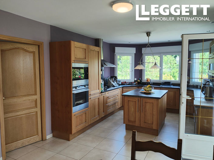 Image No.7-6 Bed House for sale