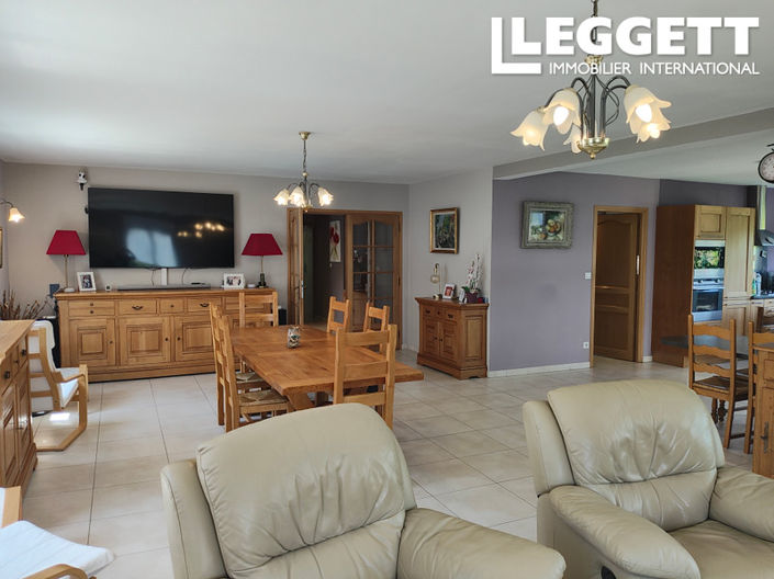 Image No.9-6 Bed House for sale