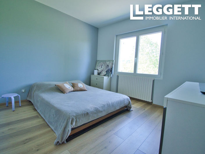 Image No.6-4 Bed House for sale