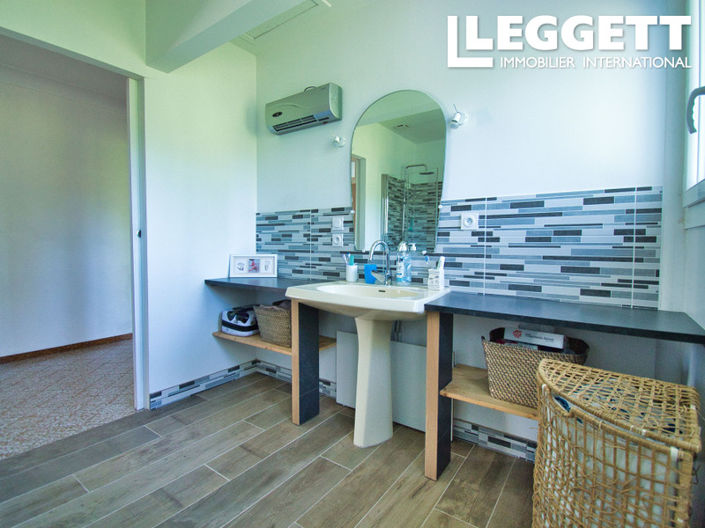 Image No.8-4 Bed House for sale