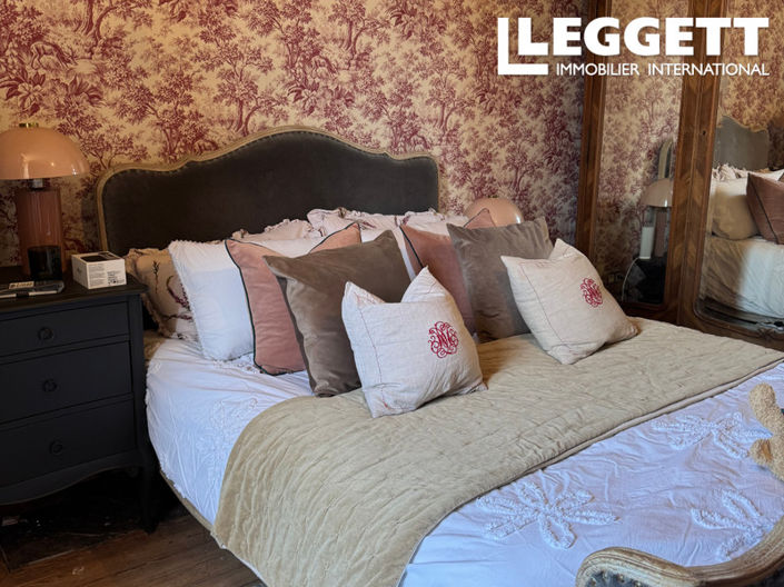 Image No.8-5 Bed House for sale