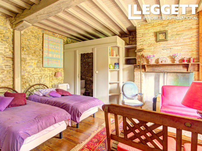 Image No.7-5 Bed House for sale