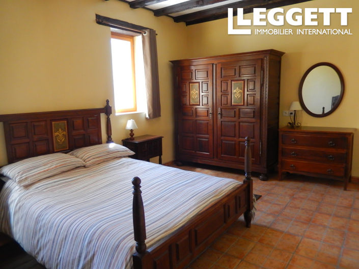 Image No.10-10 Bed House for sale