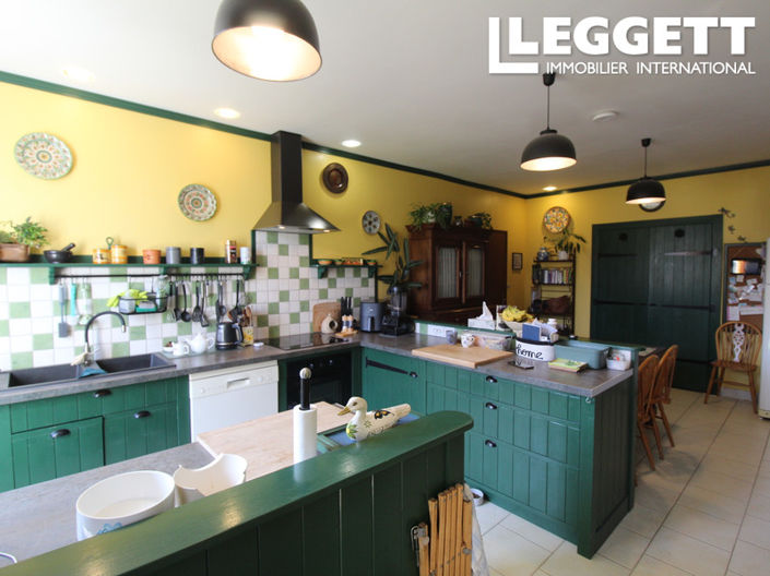 Image No.5-10 Bed House for sale