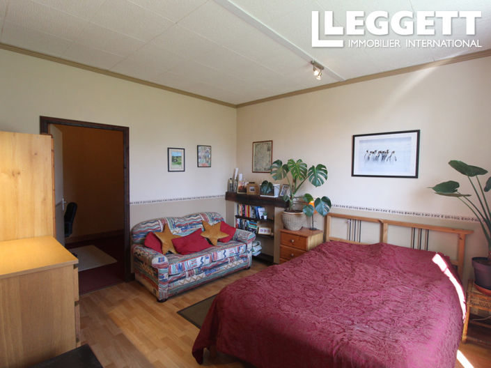 Image No.7-10 Bed House for sale