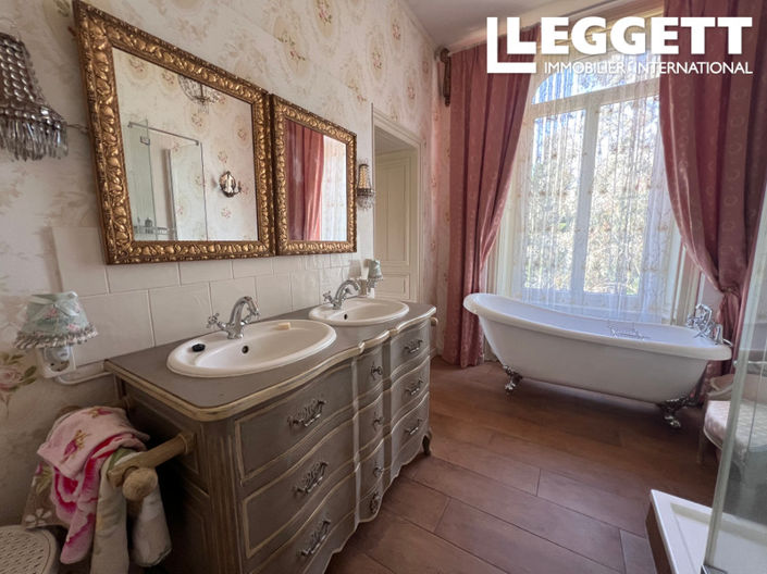 Image No.7-8 Bed Chateaux for sale