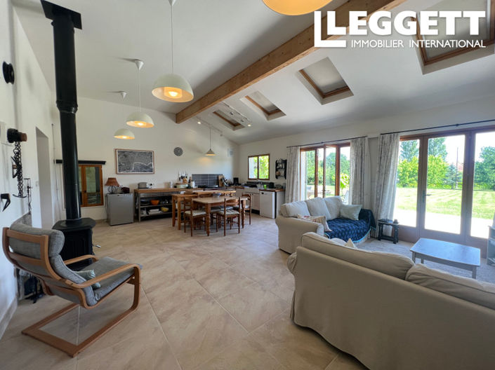 Image No.2-4 Bed House for sale