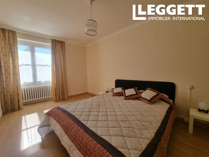 Image No.10-4 Bed House for sale