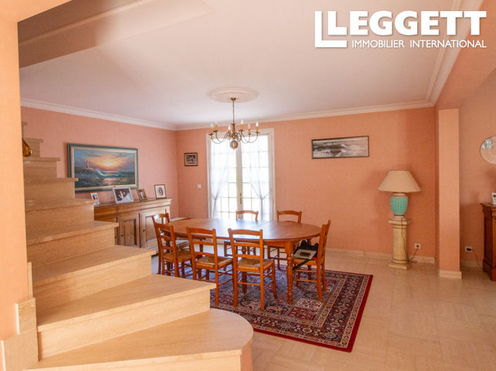 Image No.6-5 Bed House for sale