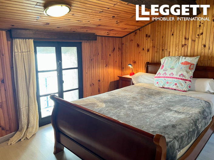 Image No.6-6 Bed House for sale