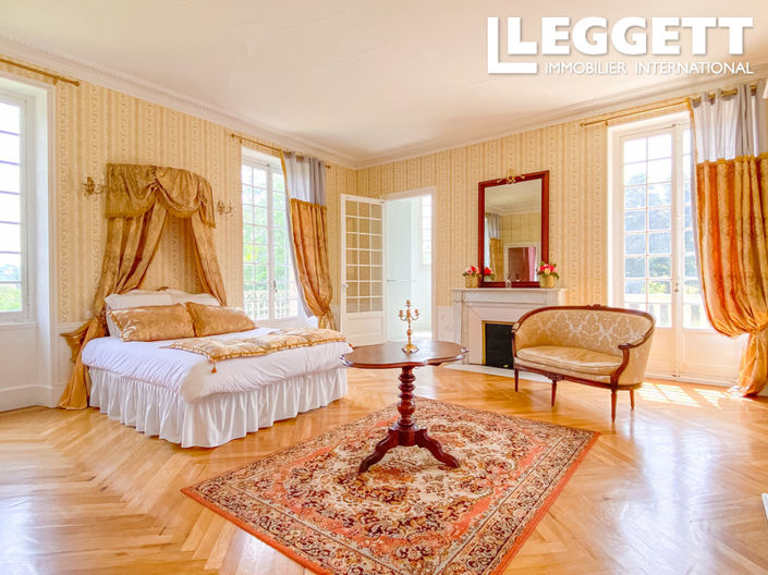 Image No.6-12 Bed Chateaux for sale