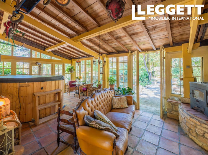 Image No.8-6 Bed House for sale