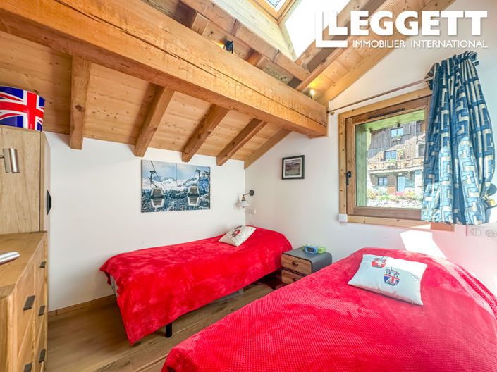 Image No.8-7 Bed House for sale