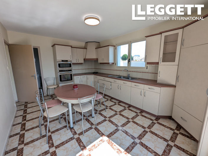 Image No.10-5 Bed House for sale