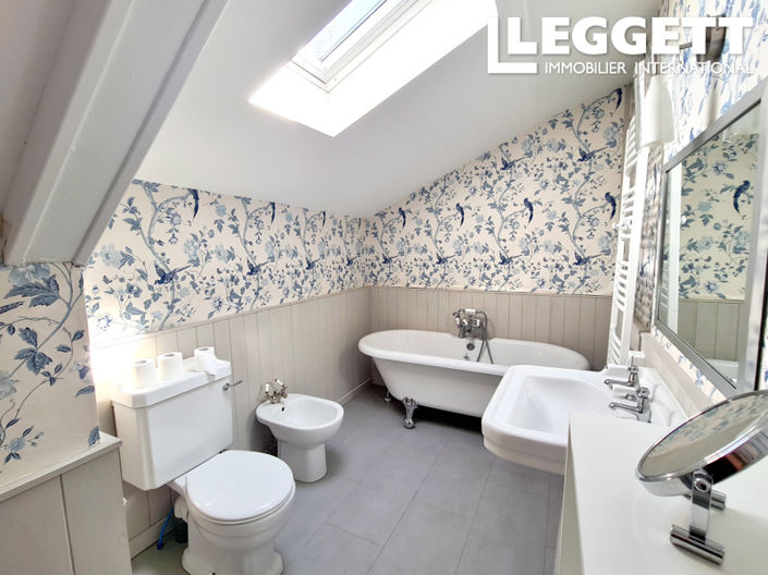 Image No.6-6 Bed House for sale