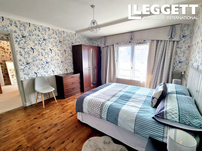 Image No.7-6 Bed House for sale