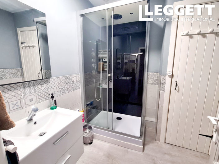 Image No.9-6 Bed House for sale