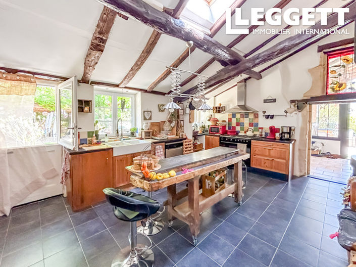 Image No.6-6 Bed House for sale