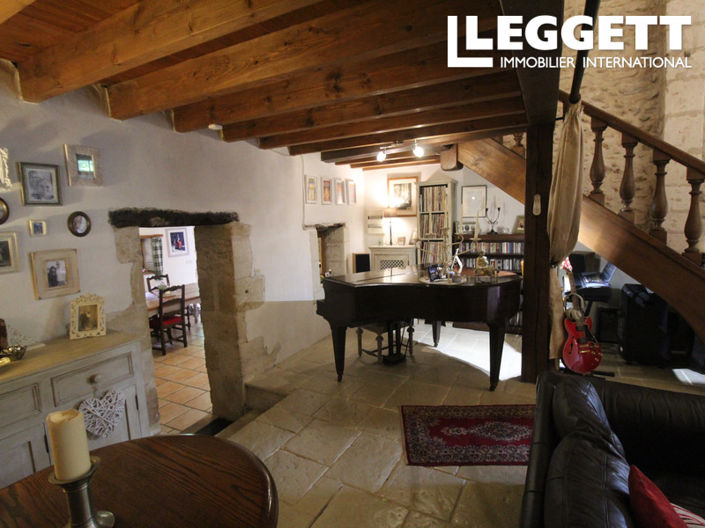 Image No.6-8 Bed House for sale