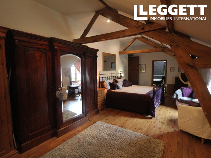 Image No.7-8 Bed House for sale