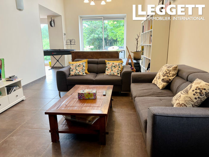 Image No.2-4 Bed House for sale