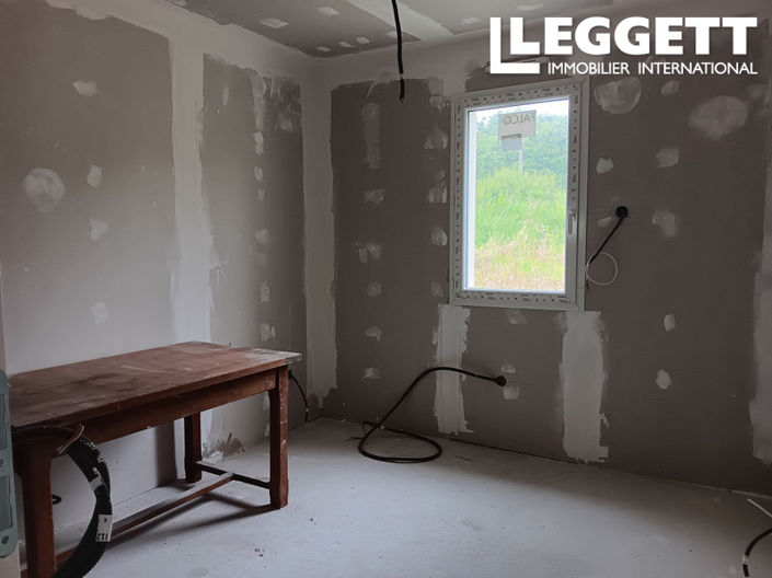 Image No.6-4 Bed House for sale