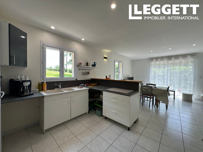 Image No.6-5 Bed House for sale