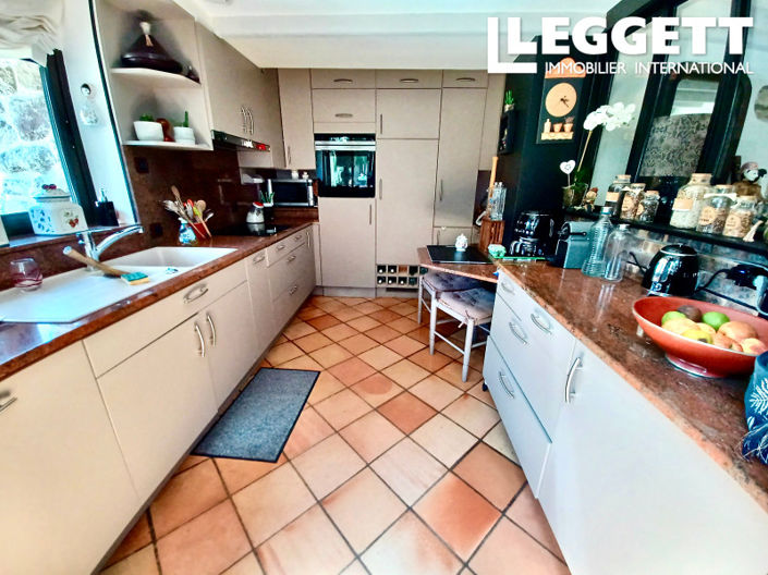 Image No.6-5 Bed House for sale