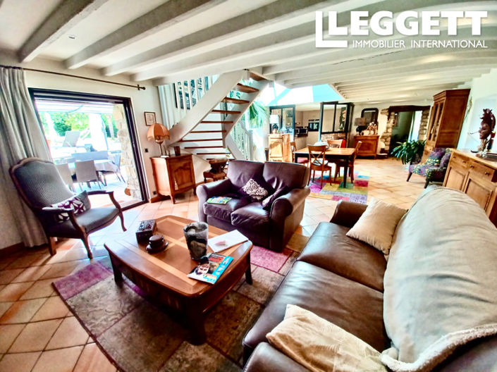 Image No.8-5 Bed House for sale