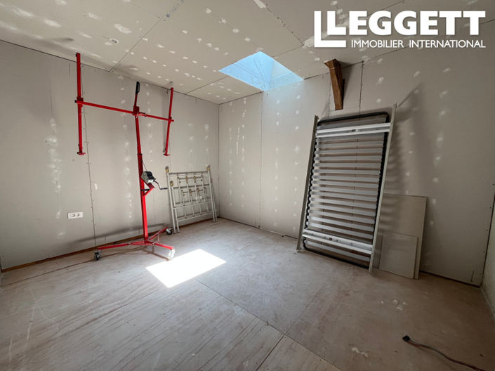 Image No.9-5 Bed House for sale