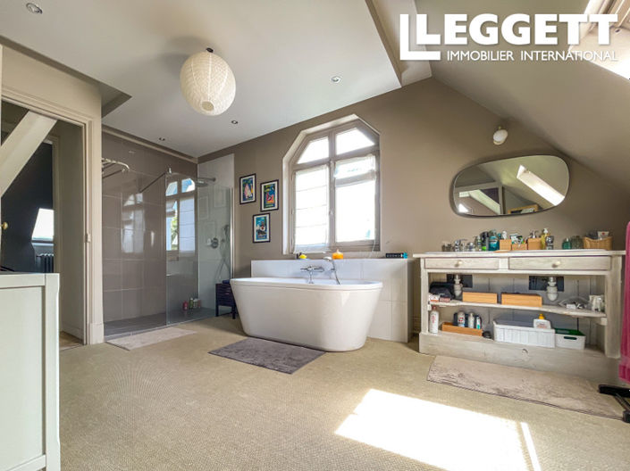 Image No.7-5 Bed House for sale