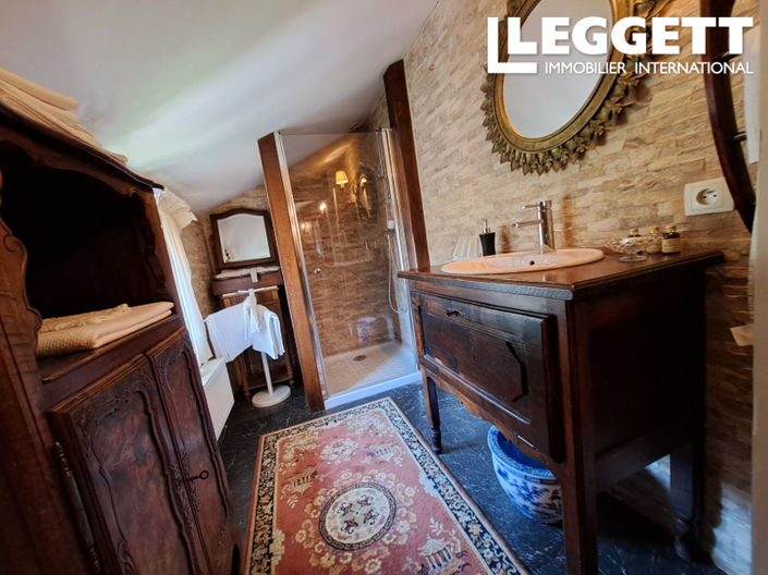 Image No.10-6 Bed House for sale