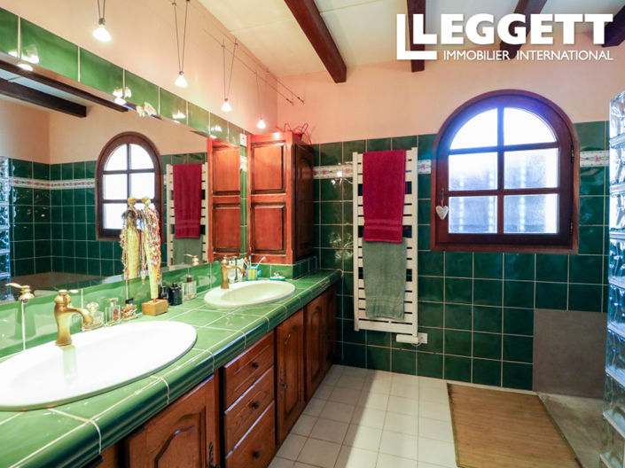 Image No.10-7 Bed House for sale